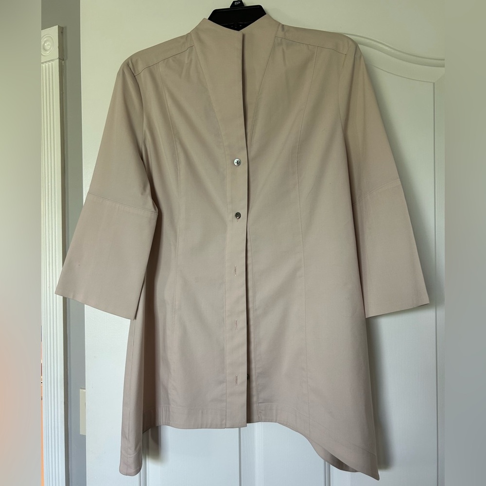 Hilton Hollis Women’s Button Down Shirt Minimalist. Size Medium